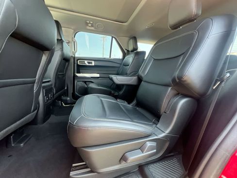 Used 2023 Ford Explorer XLT w/ Equipment Group 202A AWD/4WD image 19