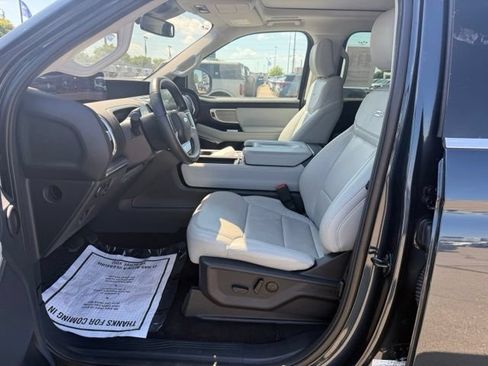 Used 2025 Ford Expedition Platinum w/ Driver's Package AWD/4WD image 15