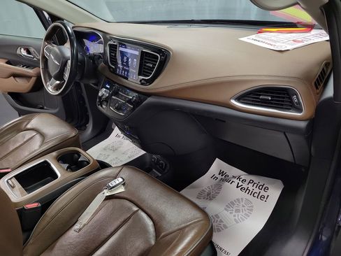 Used 2018 Chrysler Pacifica Limited w/ Tire & Wheel Group image 28