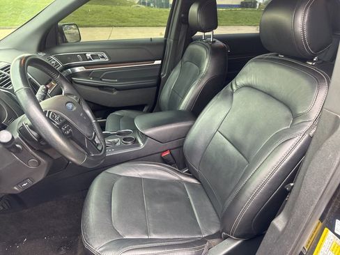 Used 2017 Ford Explorer Limited w/ Equipment Group 301A FWD image 10