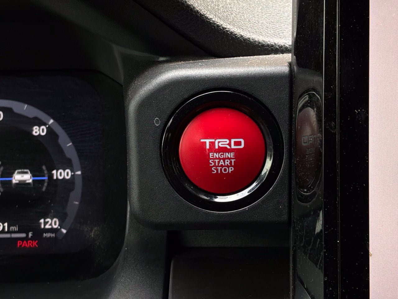 Used 2025 Toyota Tacoma TRD Sport AWD/4WD image 32