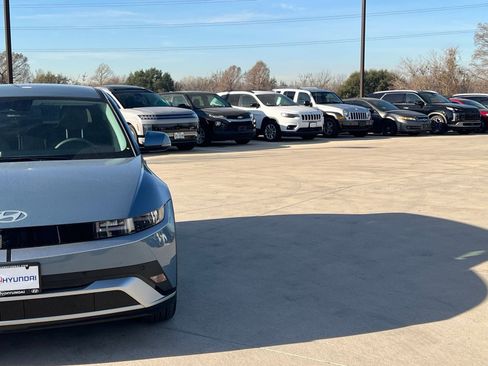 New 2026 Hyundai Ioniq 5 SEL image 3