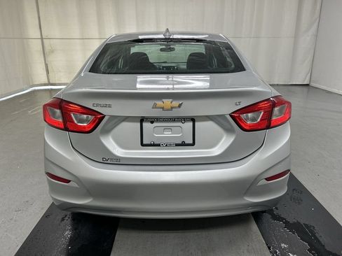 Used 2017 Chevrolet Cruze LT FWD image 20