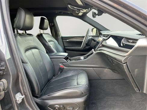 Used 2022 Jeep Grand Cherokee Overland image 12