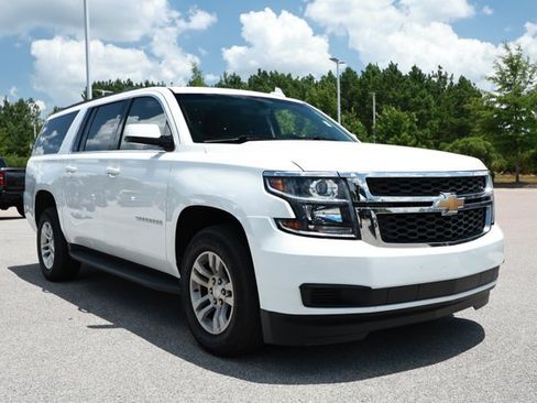 Used 2020 Chevrolet Suburban LS w/ Max Trailering Package RWD image 2