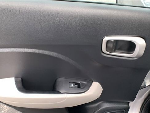 Certified 2023 Hyundai Venue SEL image 20