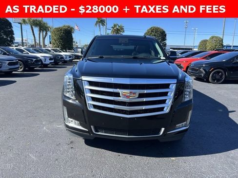 Used 2019 Cadillac Escalade Luxury image 2