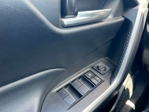 Used 2025 Toyota RAV4 XLE FWD image 22