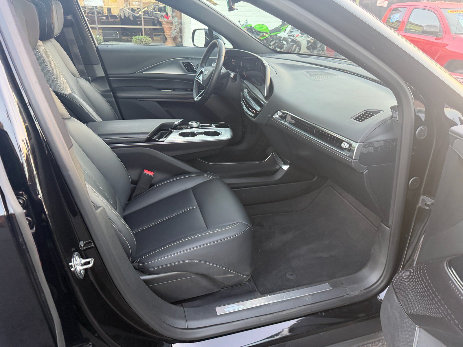 Used 2024 Cadillac Lyriq Tech AWD/4WD image 17