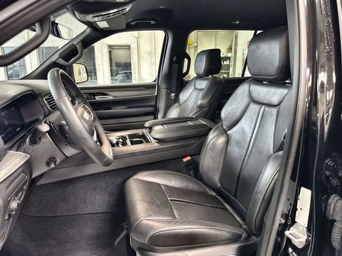 Used 2024 Jeep Wagoneer L Series II w/ Flexible Seating Group image 12