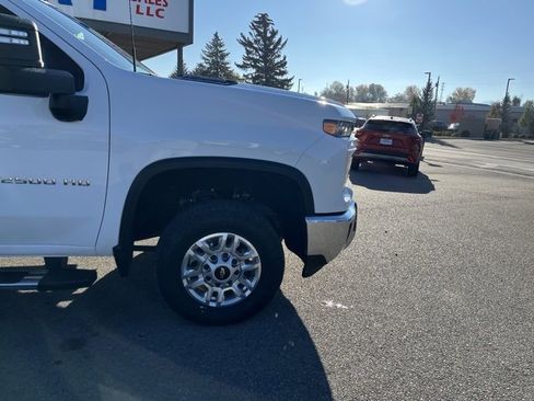 Used 2024 Chevrolet Silverado 2500 LT w/ Convenience Package image 13