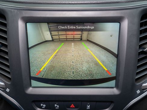 Used 2023 Jeep Cherokee Altitude Lux w/ Lux Elite Package AWD/4WD image 22