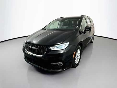 Used 2022 Chrysler Pacifica Touring-L FWD image 3