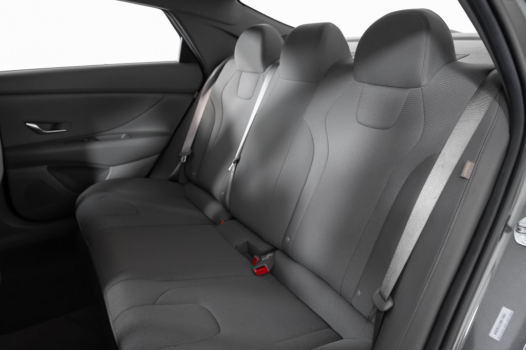 Certified 2026 Hyundai Elantra SE FWD image 25