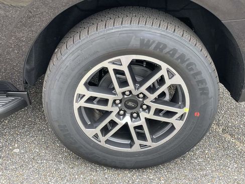 New 2026 Ford Expedition Active RWD image 9