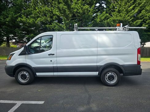 Used 2015 Ford Transit 250 130 Low Roof RWD image 3