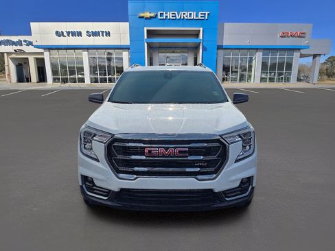 Used 2024 GMC Terrain AT4 image 2