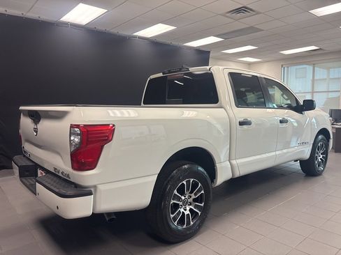 Used 2023 Nissan Titan SV image 3