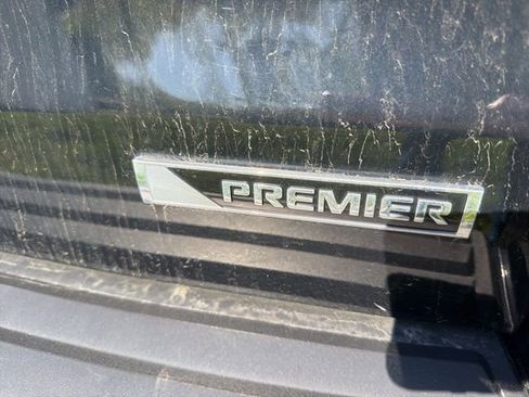 Used 2018 Chevrolet Suburban Premier AWD/4WD image 11