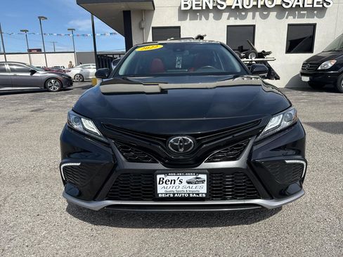 Used 2022 Toyota Camry XSE FWD image 3
