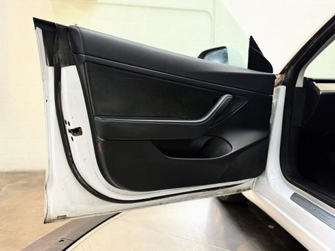 Used 2020 Tesla Model 3 Standard Range Plus image 11