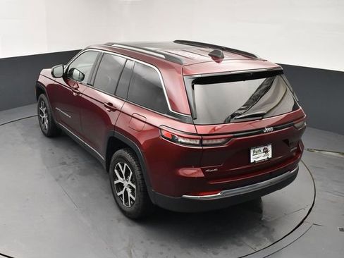 Used 2023 Jeep Grand Cherokee Limited w/ Luxury Tech Group II image 16