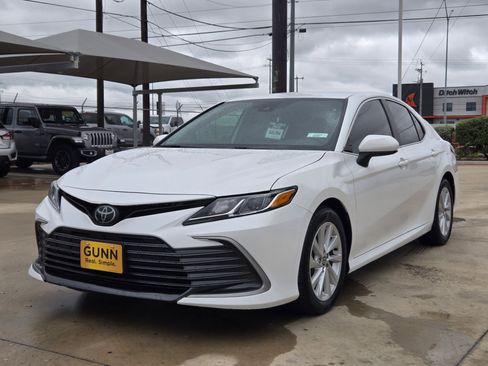 Used 2023 Toyota Camry LE FWD image 3