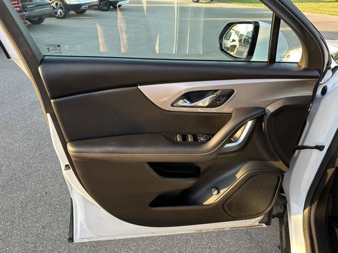 Used 2025 Chevrolet Blazer LT w/ Convenience Package FWD image 18