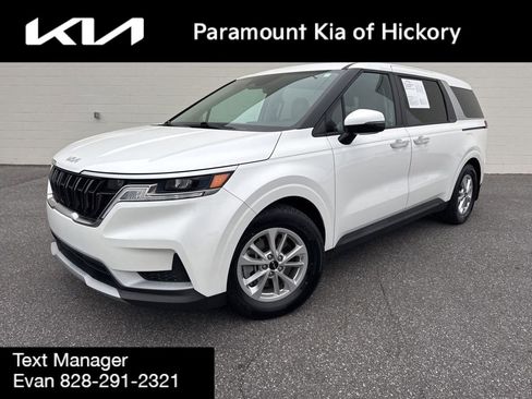 Used 2023 Kia Carnival LX image 1