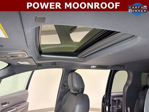 Used 2022 Toyota Sienna XSE image 3