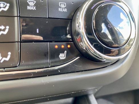 Used 2021 Chevrolet TrailBlazer LT w/ Convenience Package FWD image 12