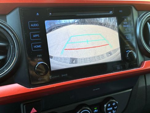 Used 2019 Toyota Tacoma TRD Sport w/ Technology Package image 42