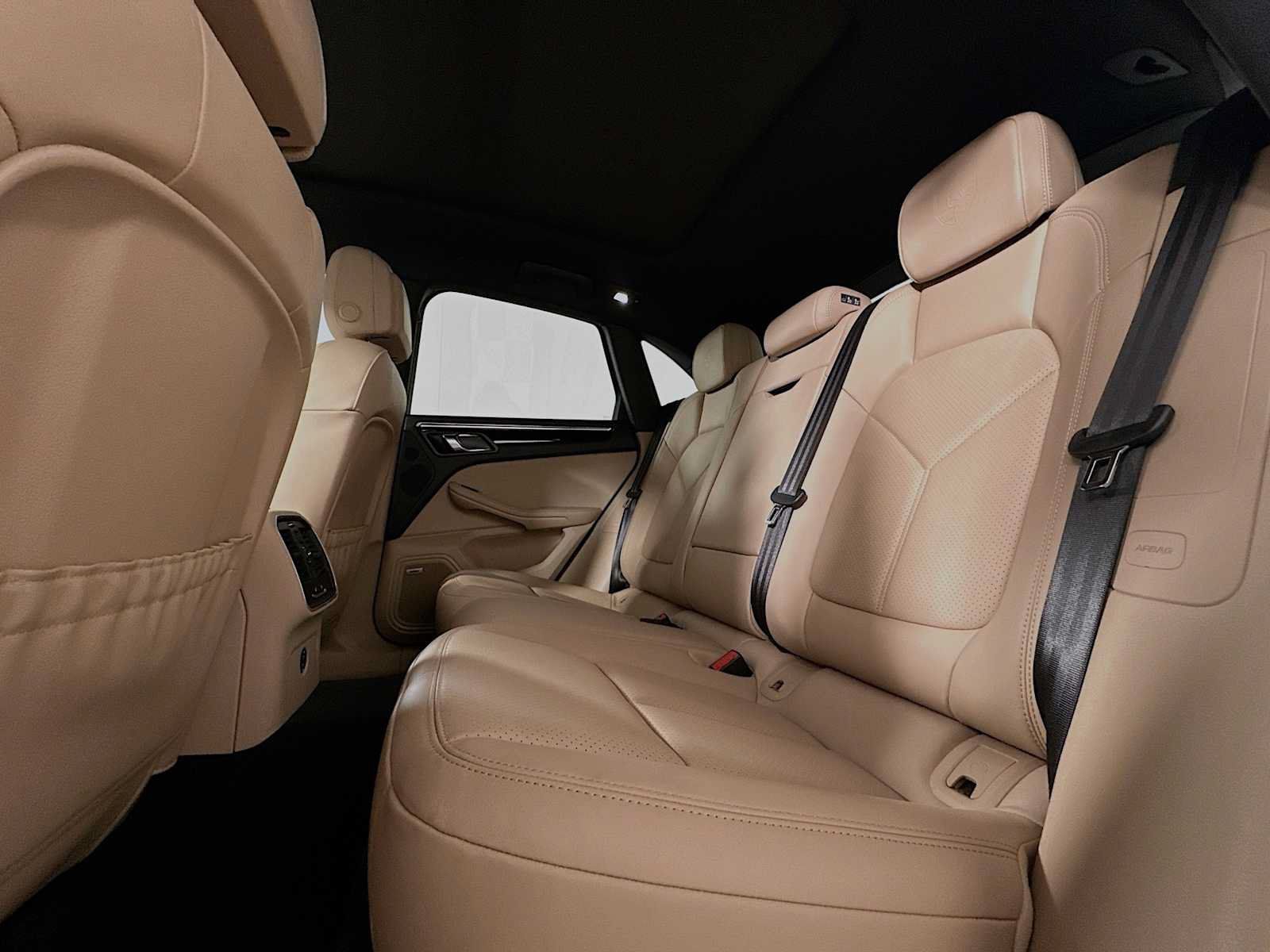 Certified 2026 Porsche Macan AWD/4WD image 23