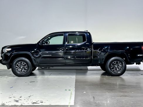 Used 2021 Toyota Tacoma SR5 AWD/4WD image 2