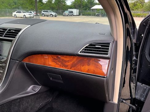 Used 2013 Lincoln MKX FWD image 19