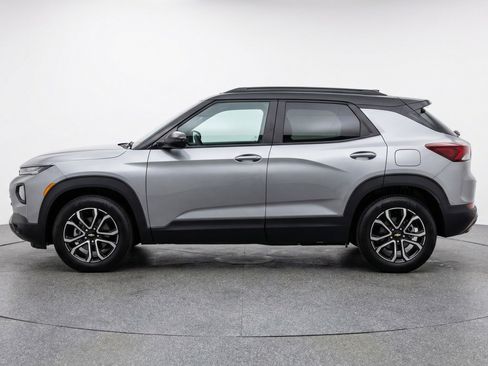 Used 2025 Chevrolet TrailBlazer LT FWD image 5