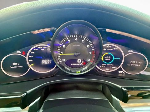 Used 2018 Porsche Panamera 4 AWD/4WD image 18