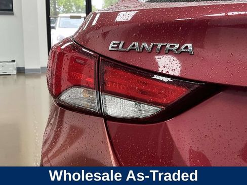 Used 2015 Hyundai Elantra SE w/ Option Group 02 FWD image 10
