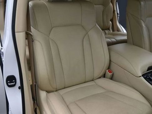 Used 2021 Lexus LX 570 4WD w/ Luxury Package image 21