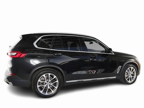 Used 2022 BMW X5 xDrive40i w/ Parking Assistance Package image 9