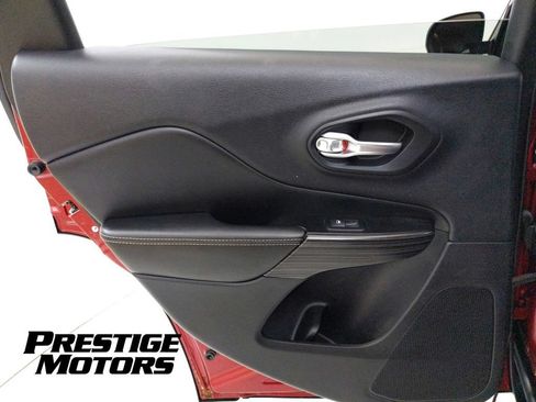 Used 2015 Jeep Cherokee Limited AWD/4WD image 28