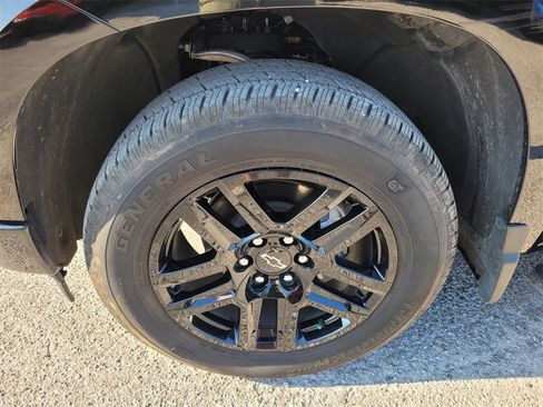 Certified 2025 Chevrolet Silverado 1500 Custom w/ LPO, Dark Essentials Package image 20