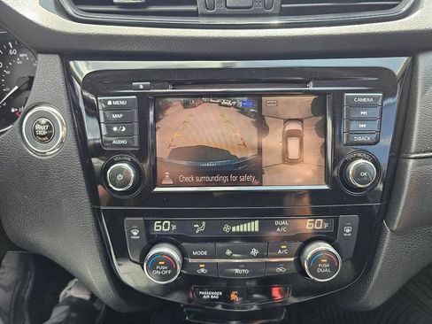 Used 2018 Nissan Rogue SV w/ Premium Package FWD image 19