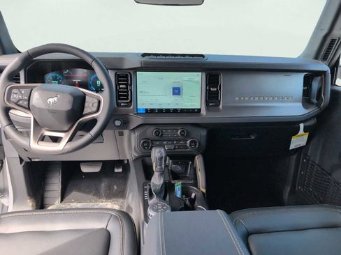 New 2025 Ford Bronco Badlands image 11