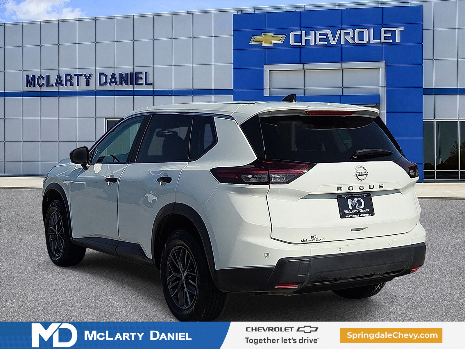 Used 2024 Nissan Rogue S FWD image 4
