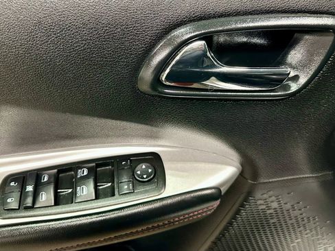 Used 2014 Dodge Journey R/T w/ Flexible Seating Group image 23