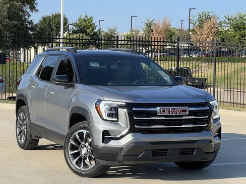 Used 2026 GMC Terrain Elevation w/ Elevation Premium Package FWD image 2