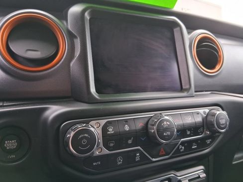 Used 2021 Jeep Gladiator Mojave AWD/4WD image 18