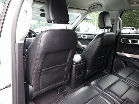 Used 2022 Ford Explorer XLT w/ Equipment Group 202A image 18