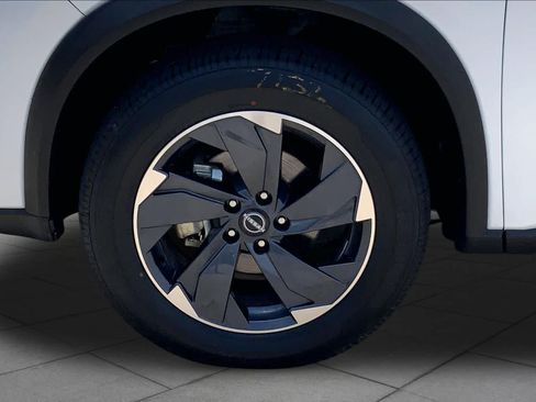 Used 2025 Nissan Rogue SV AWD/4WD image 11